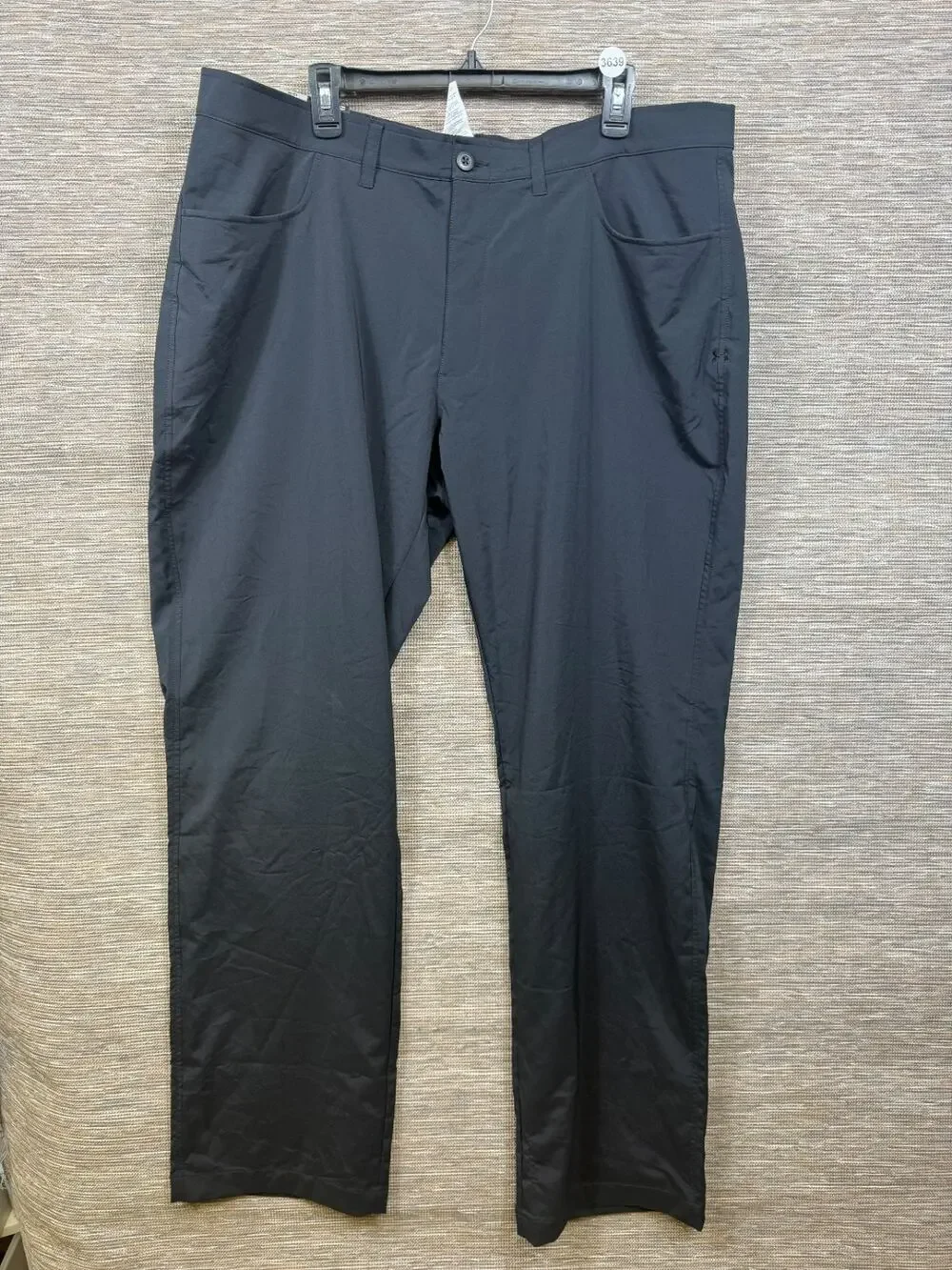 Under Armour Golf Straight Leg Pants Mens Size 42x34 Gray Loose Fit NEW
